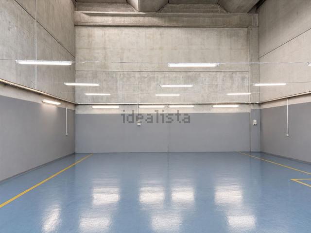 Capannone in affitto di 410 m² in Via Torino, 30