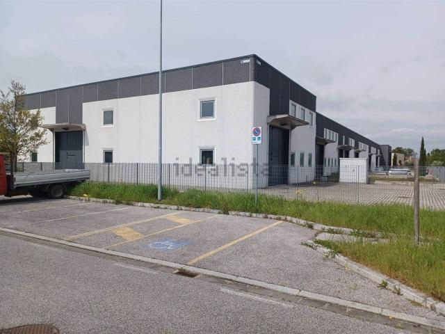 Capannone in affitto di 4120 m²