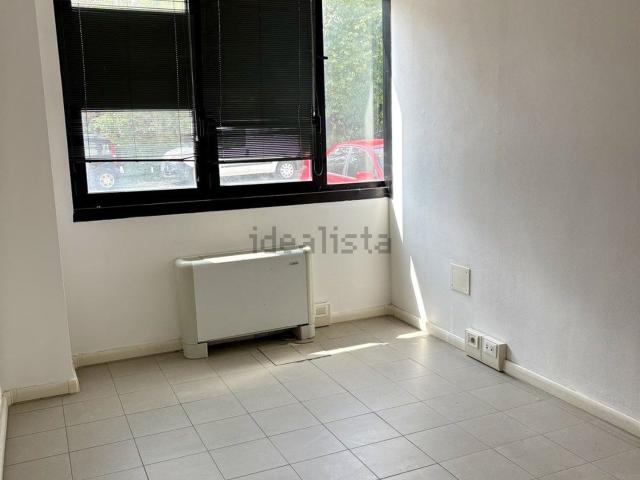 Capannone in affitto di 415 m² in Via Prati