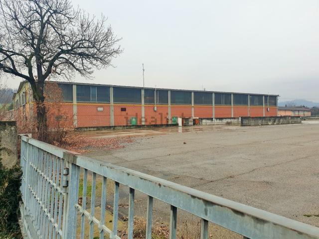 Capannone in affitto di 4200 m² in Via dell&apos Artigianato