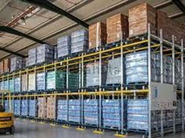 Capannone in affitto di 420 m² in Via Pistoia, 2