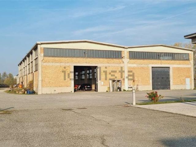 Capannone in affitto di 4250 m²