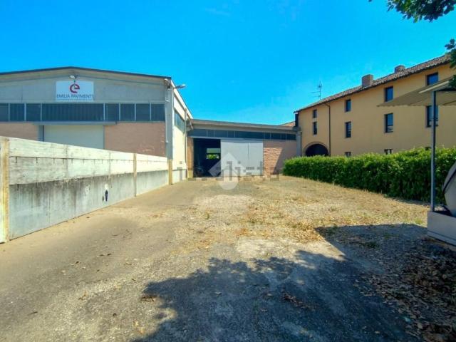 Capannone in affitto di 425 m² in Via Romagna, 20