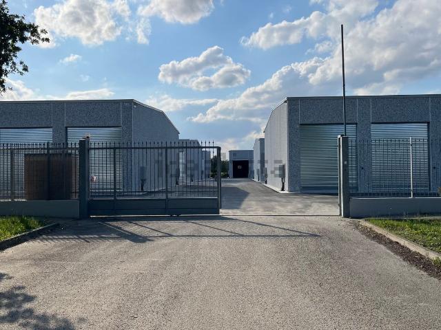 Capannone in affitto di 42 m² in Strada Collegarola