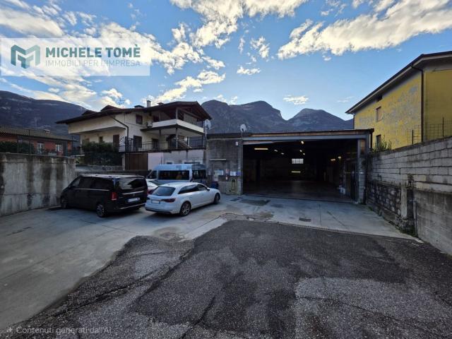 Capannone in affitto di 430 m² in Via Don Cesare Scala