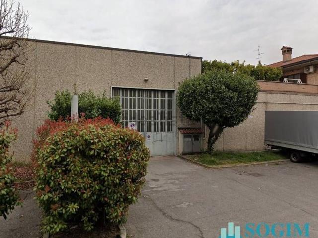 Capannone in affitto di 430 m² in Via Federico Confalonieri