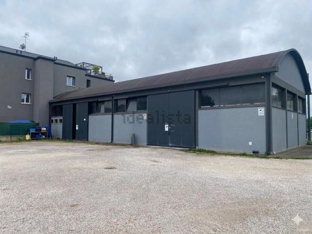 Capannone in affitto di 440 m²