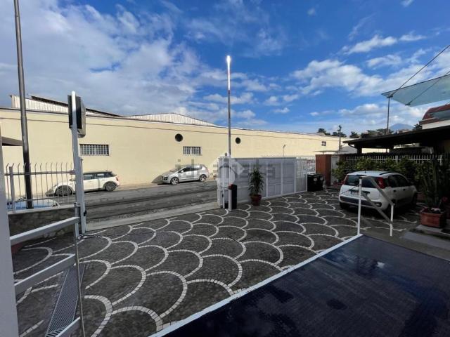 Capannone in affitto di 360 m² in Via Carceri Vecchie, 8