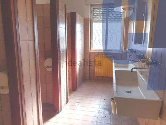 Capannone in affitto di 440 m² in Via del Tecchione