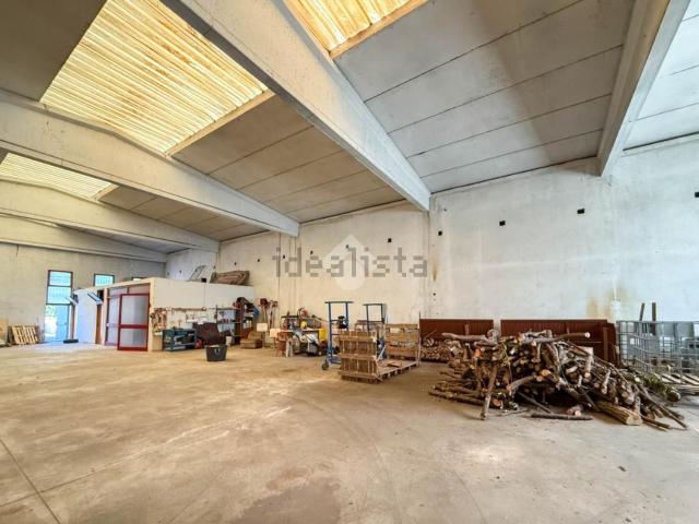 Capannone in affitto di 440 m² in Via delle Fornaci
