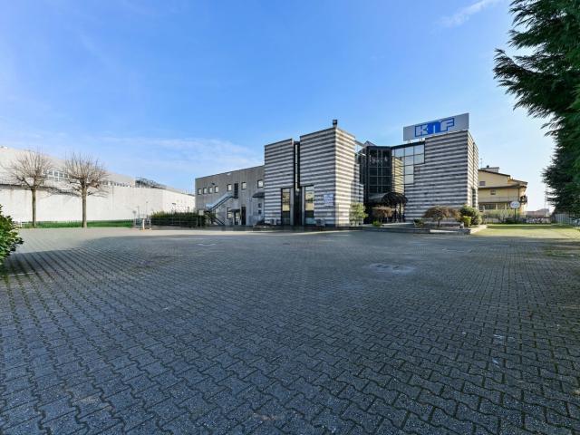 Capannone in affitto di 4473 m² in Via Giuseppe Ungaretti