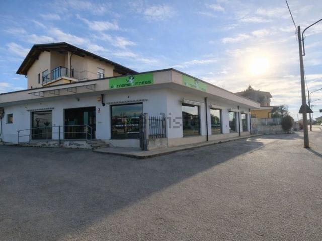 Capannone in affitto di 447 m² in Via Circonvallazione