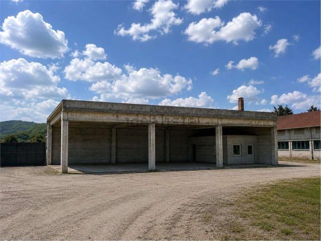 Capannone in affitto di 450 m²
