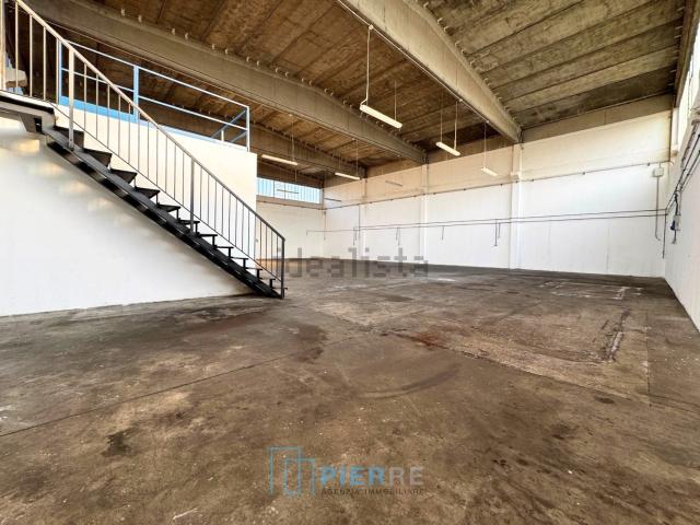 Capannone in affitto di 450 m²