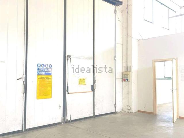 Capannone in affitto di 450 m²