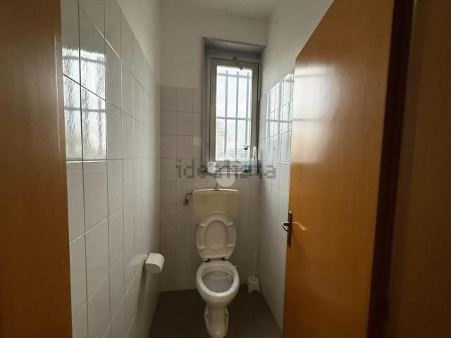Capannone in affitto di 450 m² in Via Giordano Bruno, 166