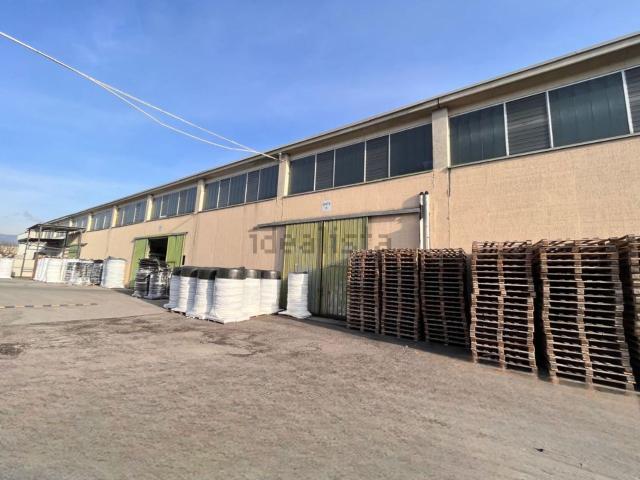 Capannone in affitto di 450 m² in Via del Baratto, 5