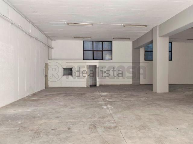 Capannone in affitto di 450 m² in Via del Lavoro