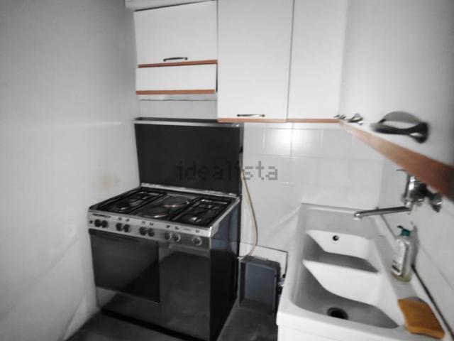 Capannone in affitto di 450 m² in Via Leo Valiani