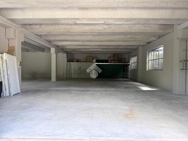 Capannone in affitto di 450 m² in Via Nazionale, 118