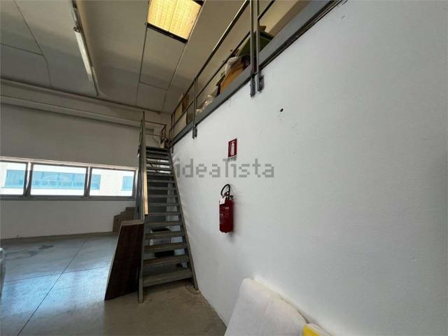 Capannone in affitto di 450 m² in Via Primo Maggio