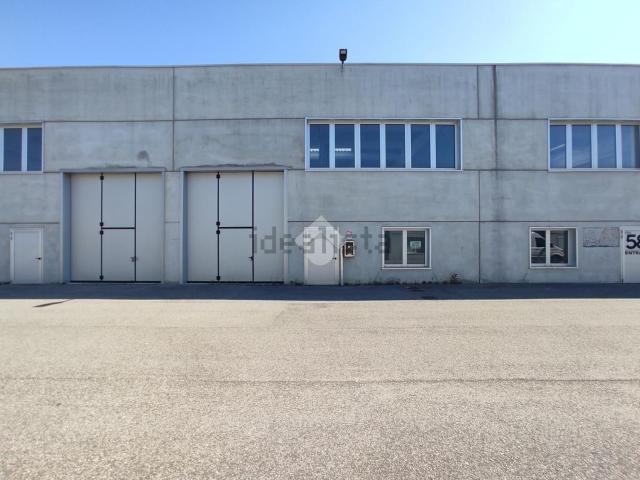 Capannone in affitto di 460 m² in Via per Mirandola, 30