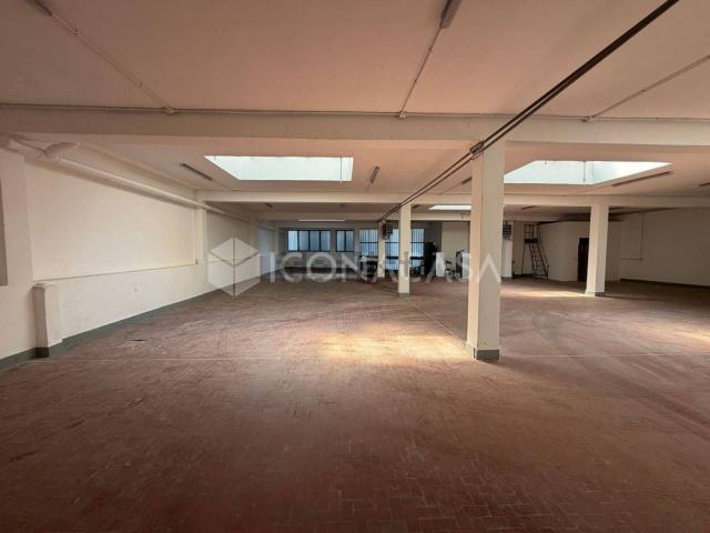 Capannone in affitto di 462 m² in Via Arcivescovo Romilli, 20
