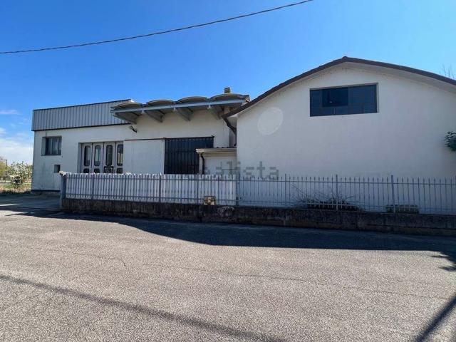 Capannone in affitto di 468 m²