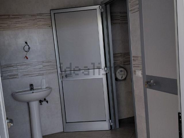 Capannone in affitto di 470 m²