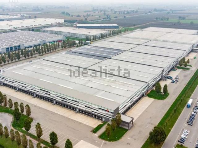 Capannone in affitto di 47362 m² in Via Maestri del Lavoro