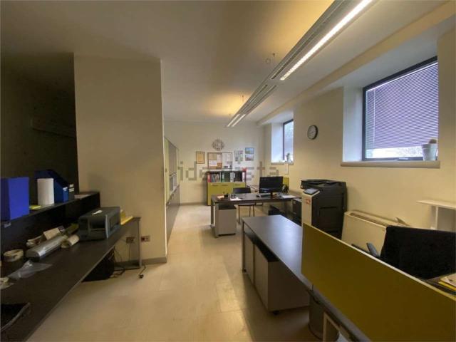 Capannone in affitto di 4800 m²