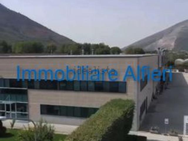 Capannone in affitto di 4800 m² in Via Faenza