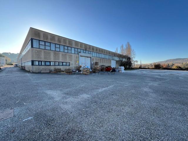 Capannone in affitto di 4800 m² in Via Giovanni Lorenzetti