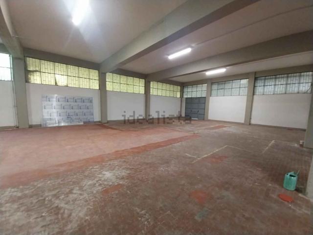 Capannone in affitto di 480 m² in Via Val di Bisenzio