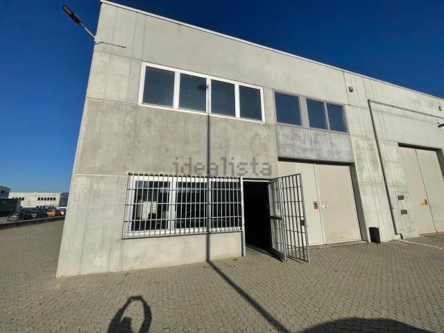 Capannone in affitto di 480 m² in Frazione Quarto Inferiore, 284