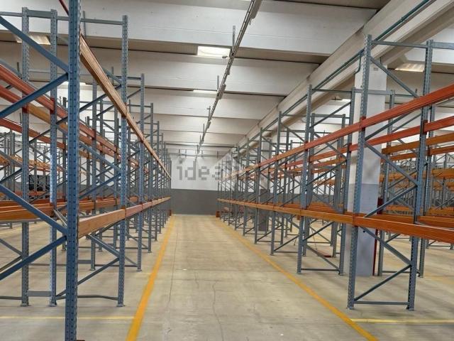 Capannone in affitto di 4900 m² in Via Giotto, 1