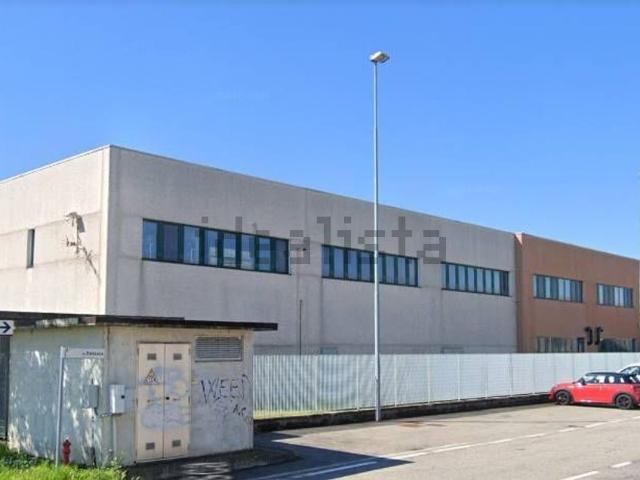 Capannone in affitto di 5000 m²