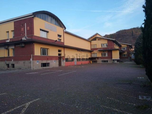 Capannone in affitto di 5000 m² in Via Marzabotto, 5