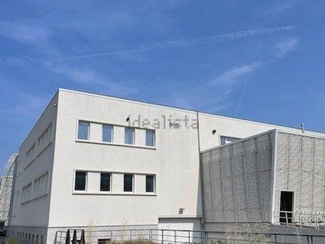 Capannone in affitto di 5000 m² in Via Nazionale