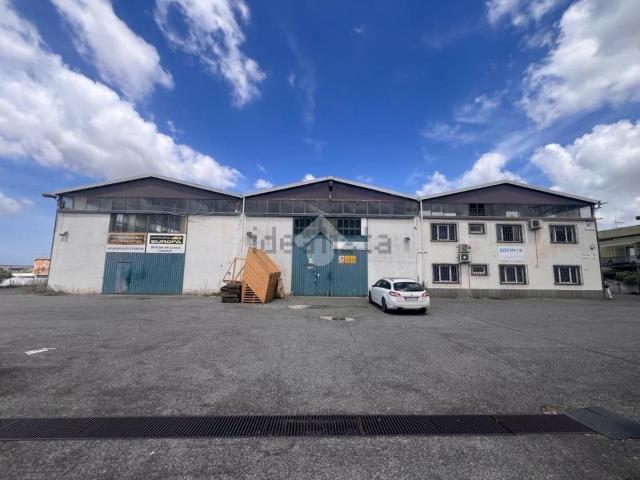 Capannone in affitto di 500 m²