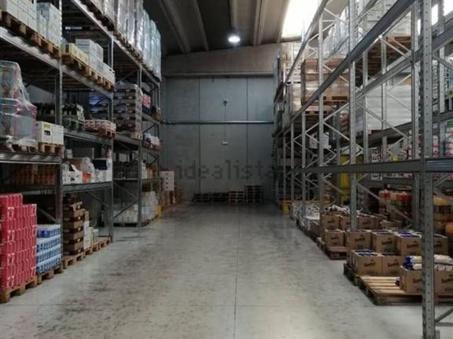 Capannone in affitto di 500 m²