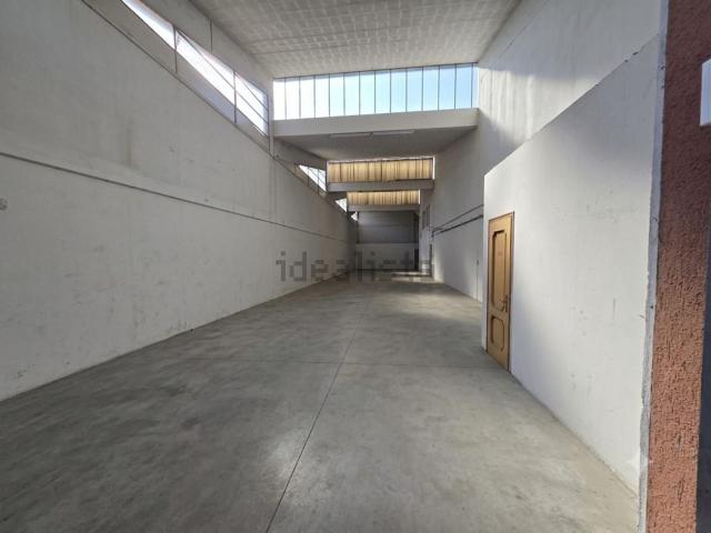 Capannone in affitto di 500 m²