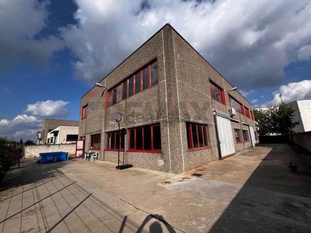 Capannone in affitto di 500 m²