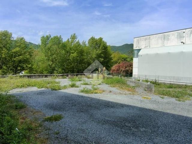 Capannone in affitto di 500 m² in Via Costalovaia