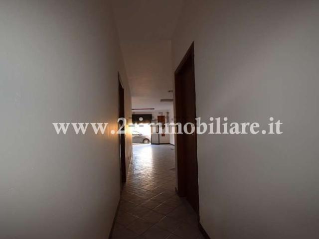 Capannone in affitto di 500 m² in Via Castelvetrano