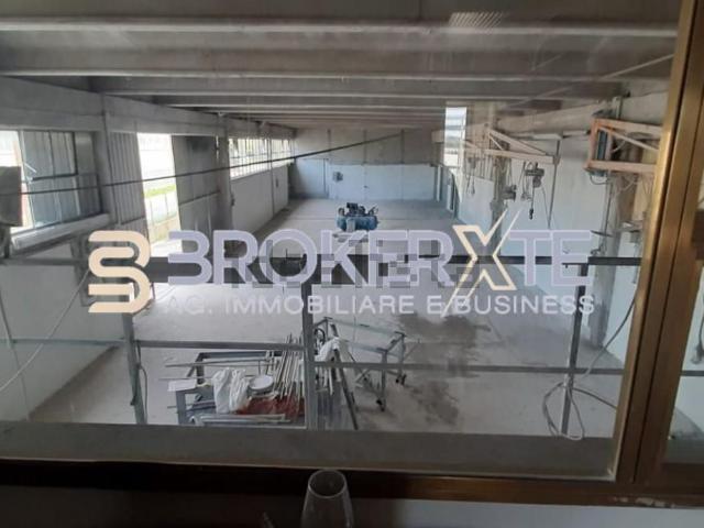 Capannone in affitto di 500 m² in Via Aurelia, 31