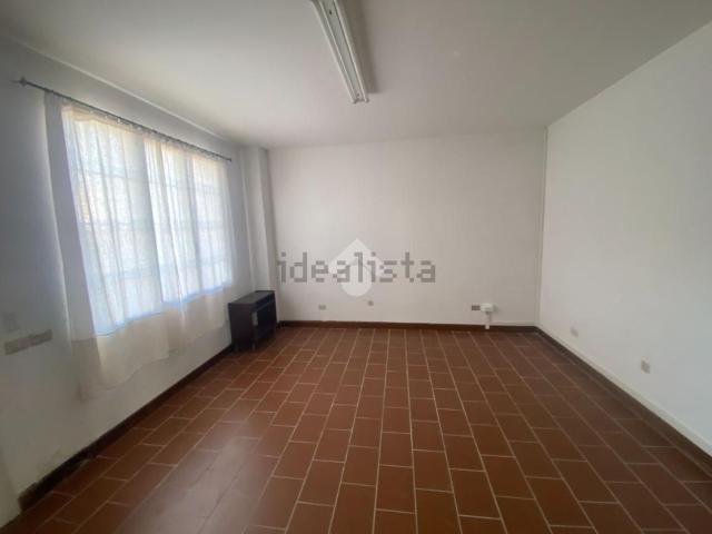 Capannone in affitto di 500 m² in Via B. Cellini, 8