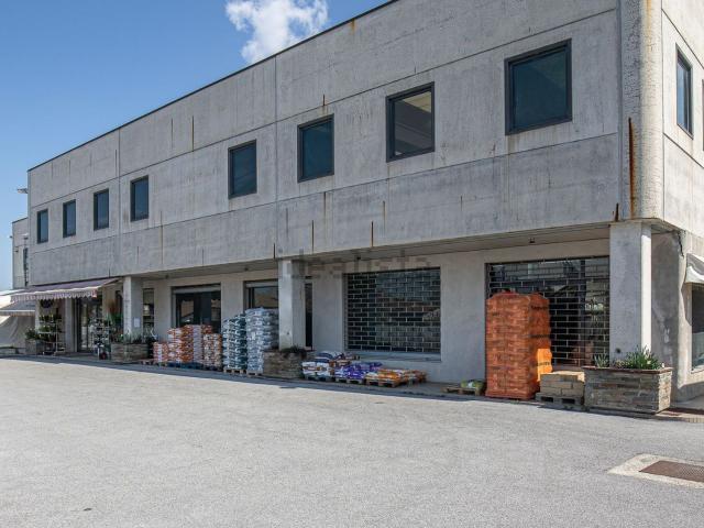 Capannone in affitto di 500 m² in Via Bisalta, 23