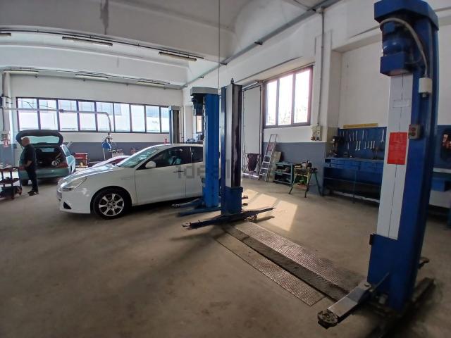 Capannone in affitto di 500 m² in Via del Vetraio, 28