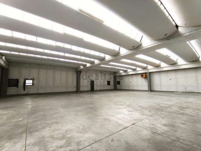Capannone in affitto di 500 m² in Via Franco Vannetti Donnini